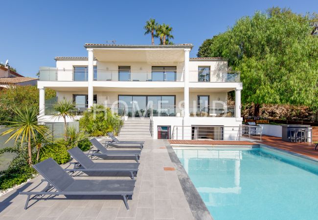 Villa/Dettached house in Antibes - Beautiful villa with pool and sea view in Antibes