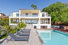 Villa in Antibes - Beautiful villa with pool and sea view...